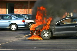 Incêndio em um carro, o que fazer?